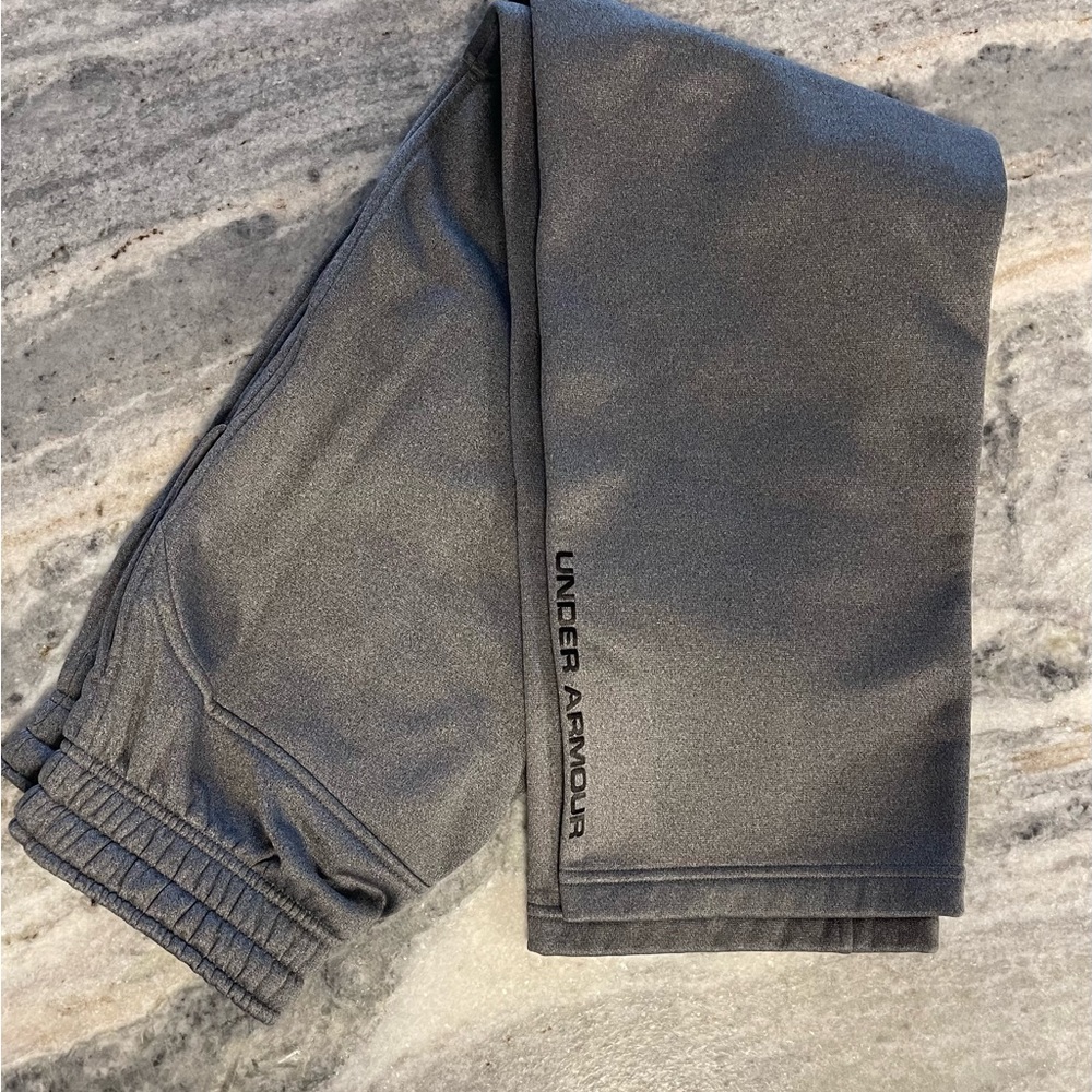 *Mens Under Armour track pants in great condition*